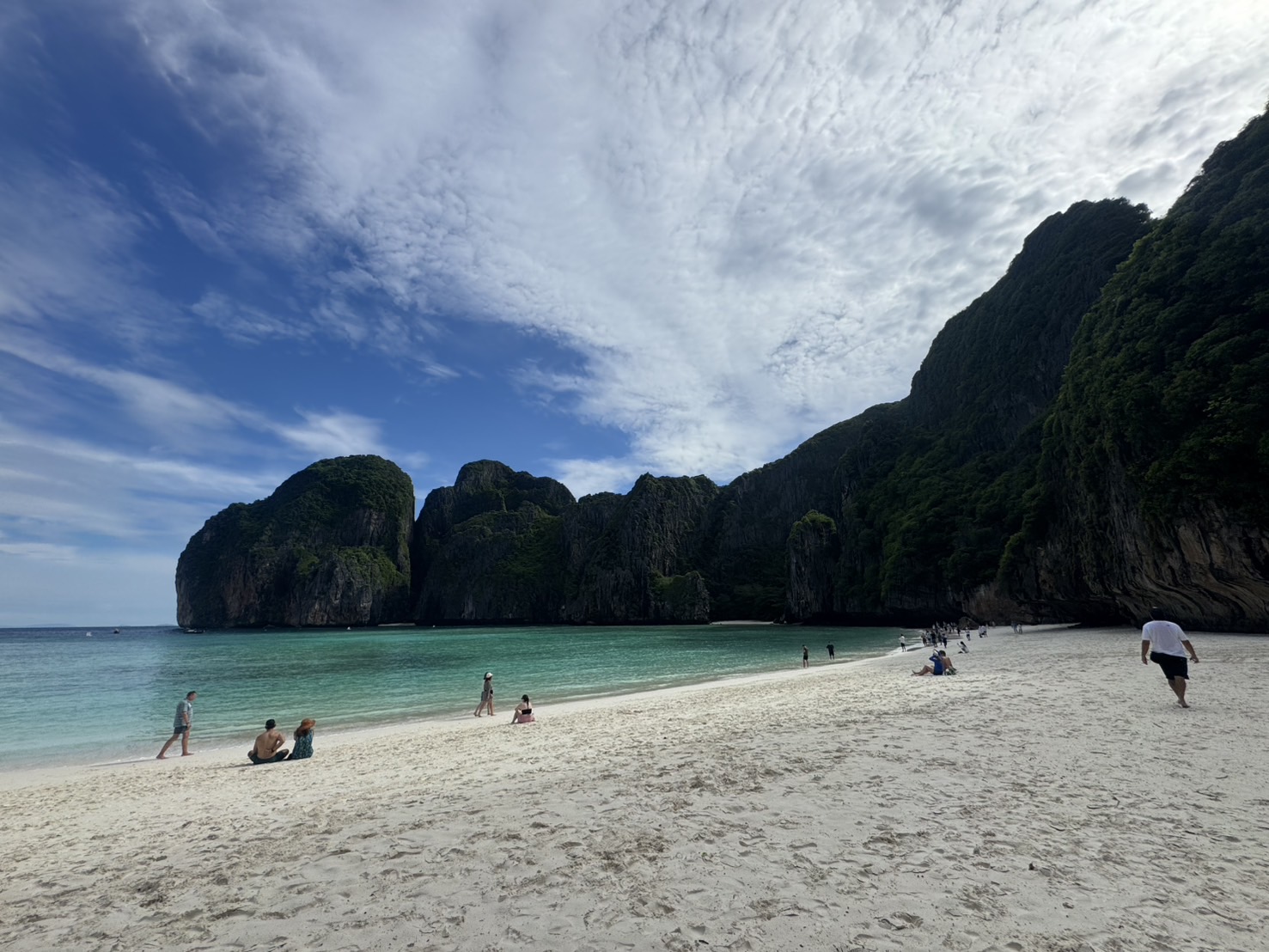 Phi Phi + Maya Bay + Khai Islands by Speedboat STANDARD TOUR