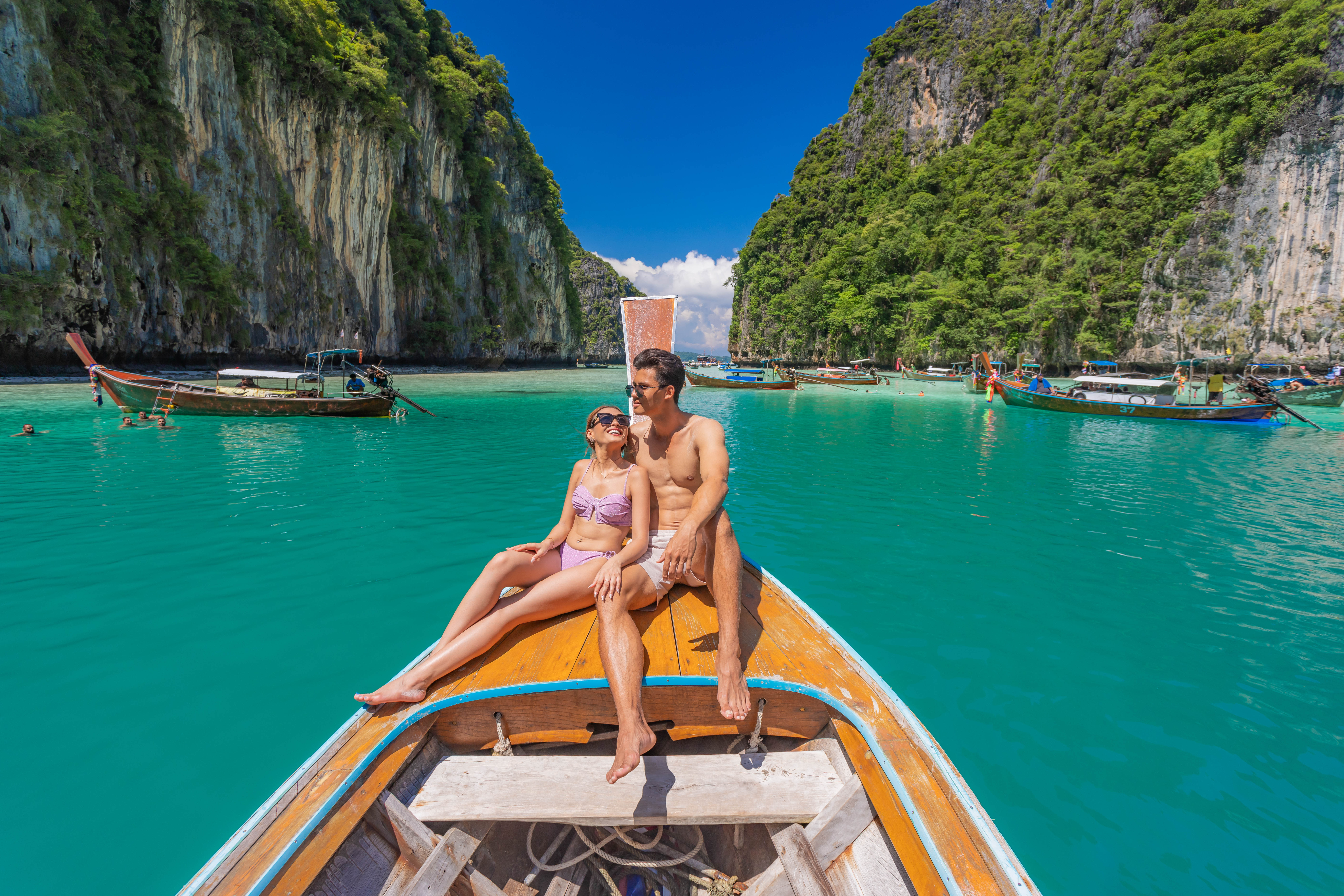 Phi Phi + Maya Bay + Bamboo Island + Maiton Island by Speed Catamaran 