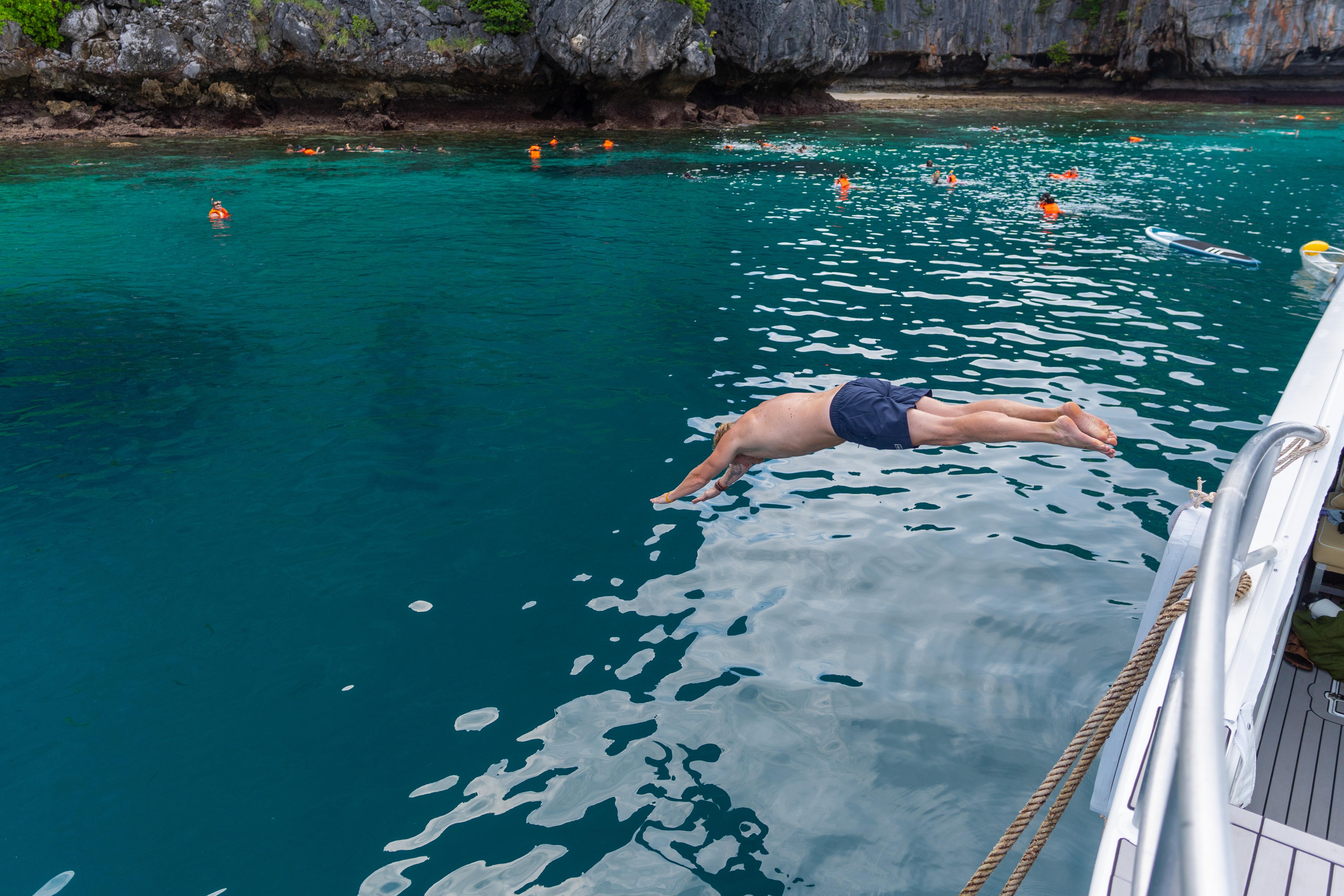 Phi Phi + Maya Bay + Bamboo Island + Maiton Island by Speed Catamaran 