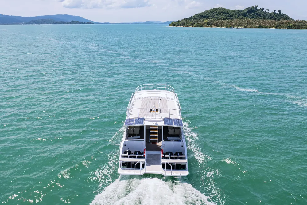 Jamesbond island by Speed Catamaran PREMIUM SERVICE