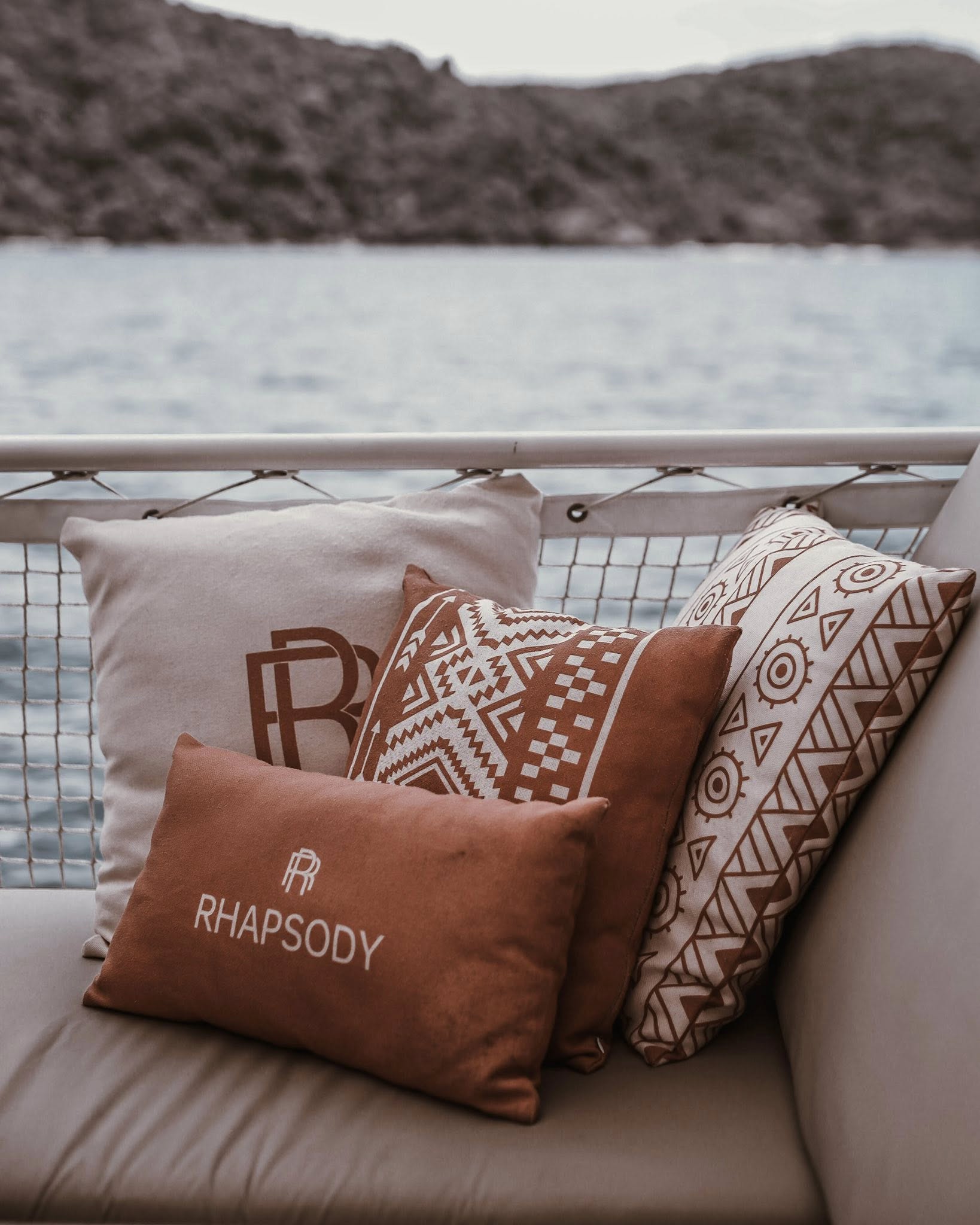 RHAPSODY BOAT CLUB – PARTY BOAT