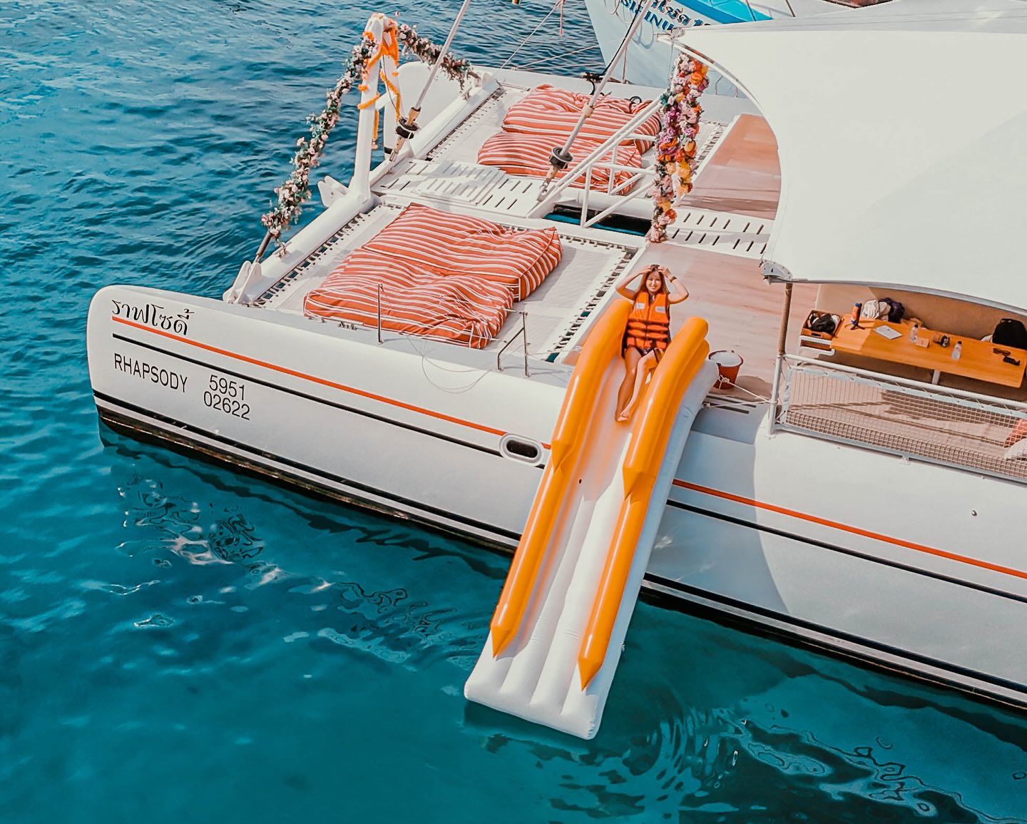 RHAPSODY BOAT CLUB – PARTY BOAT