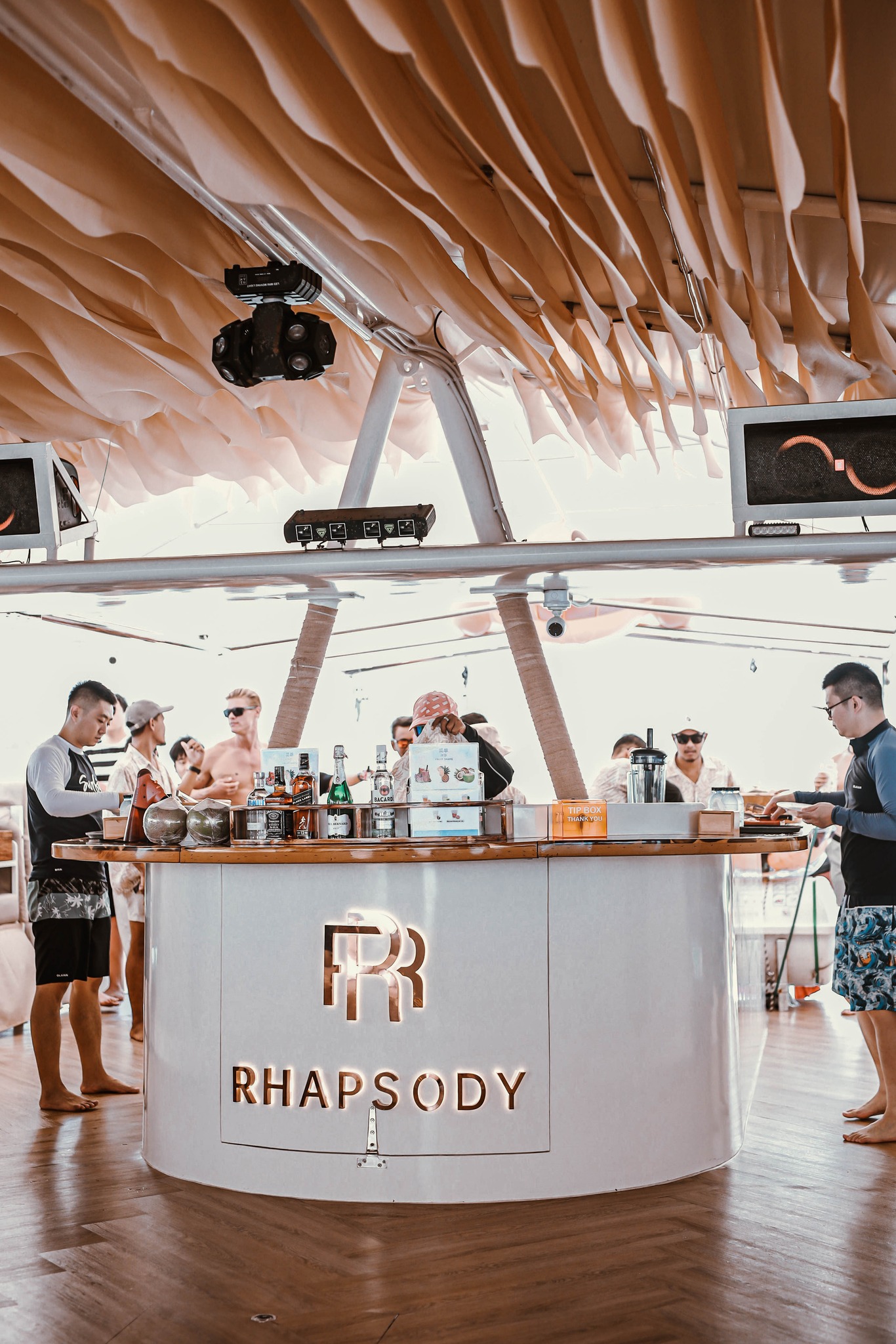 RHAPSODY BOAT CLUB – PARTY BOAT