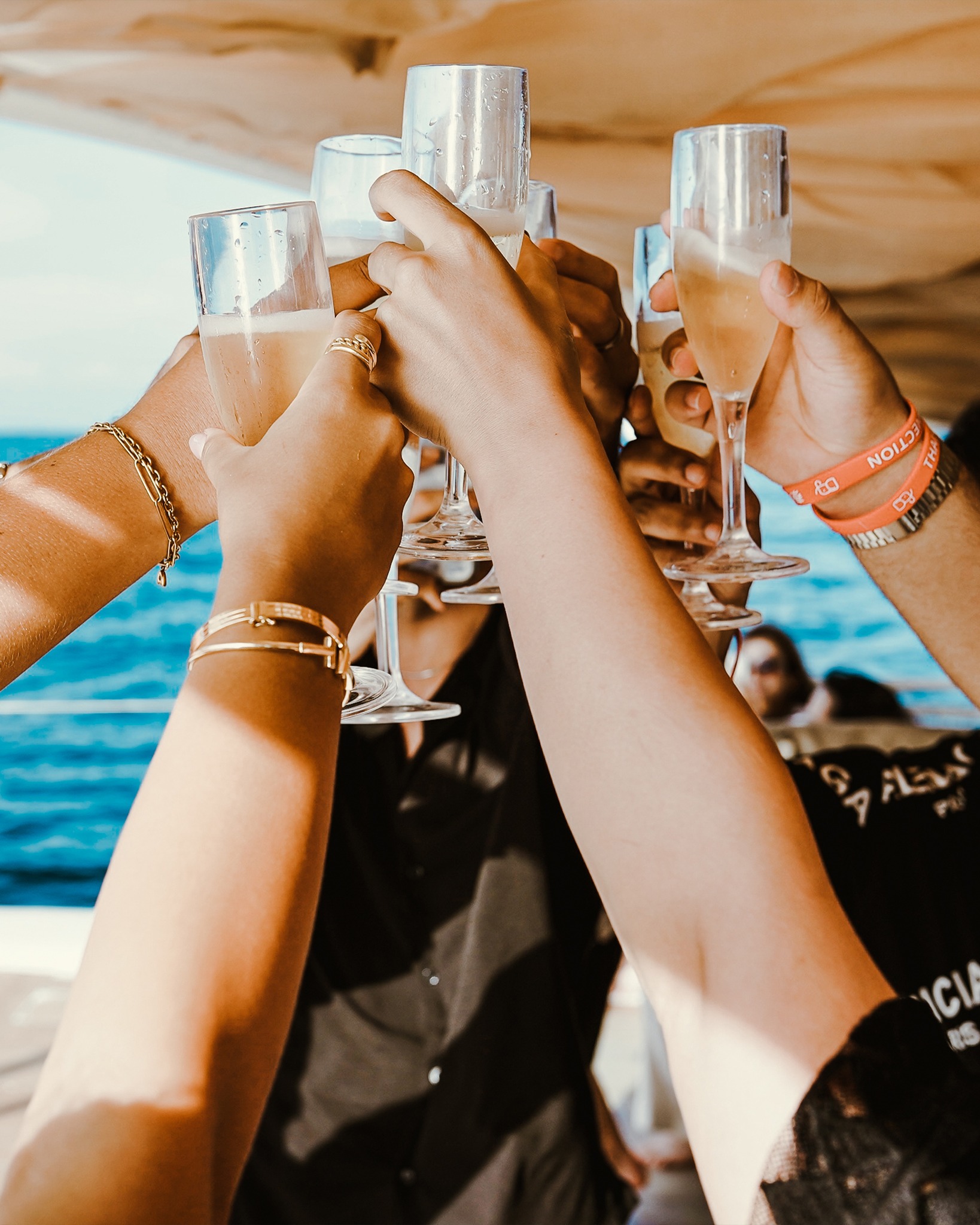 RHAPSODY BOAT CLUB – PARTY BOAT
