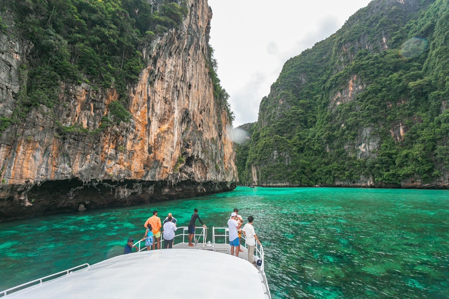 Phi Phi + Maya bay + Khai Island by Speed Catamaran PREMIUM SERVICE