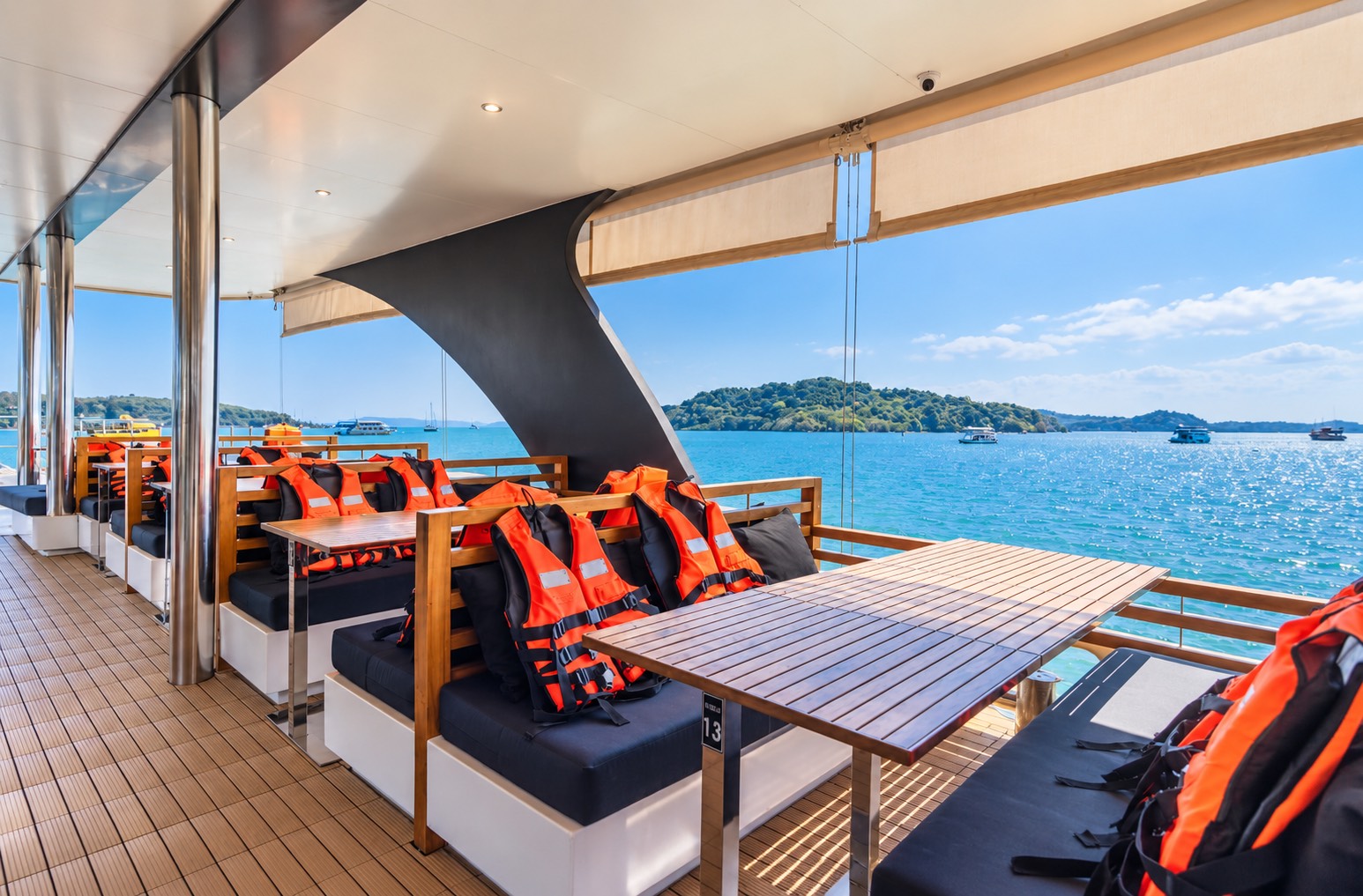 ๋Jamesbond island Luxury catamaran by SEANERY