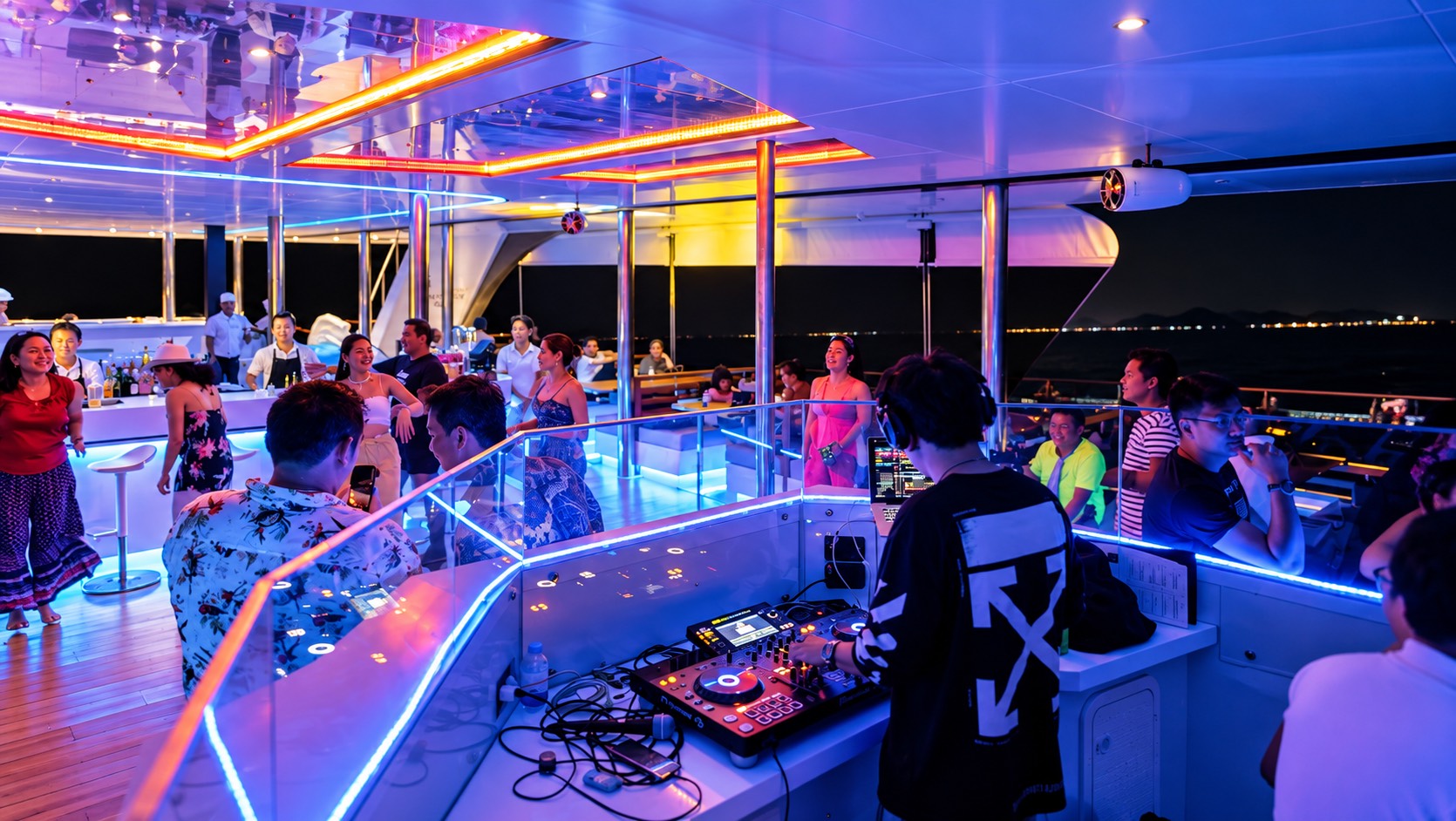 ๋Jamesbond island Luxury catamaran by SEANERY