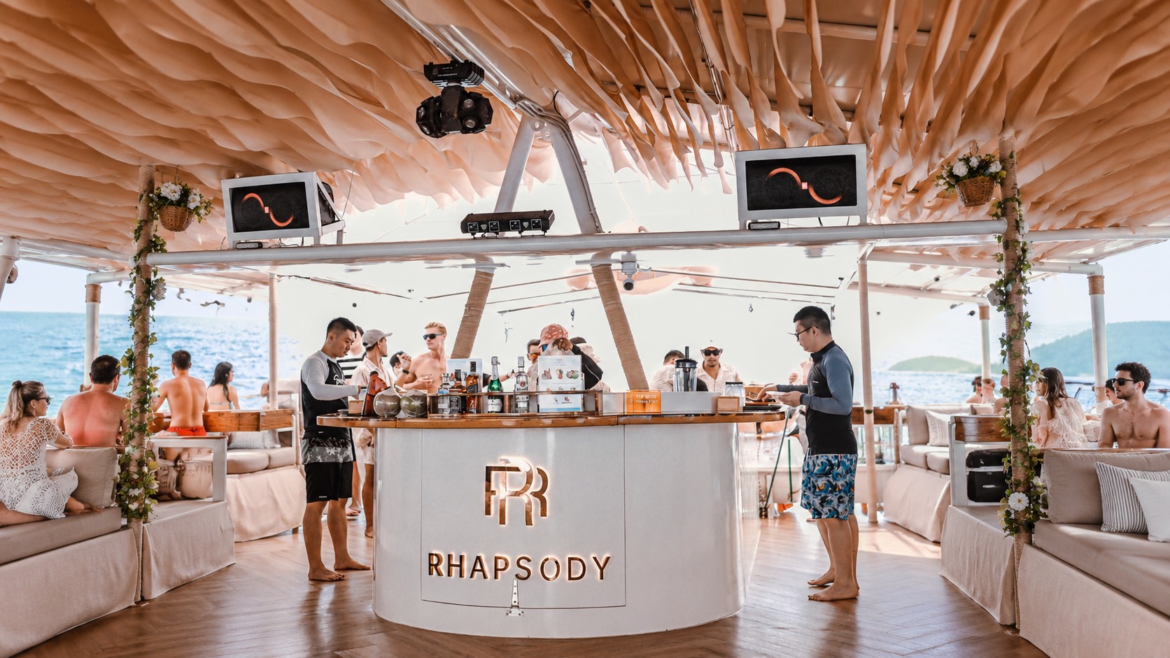 RHAPSODY BOAT CLUB – PARTY BOAT